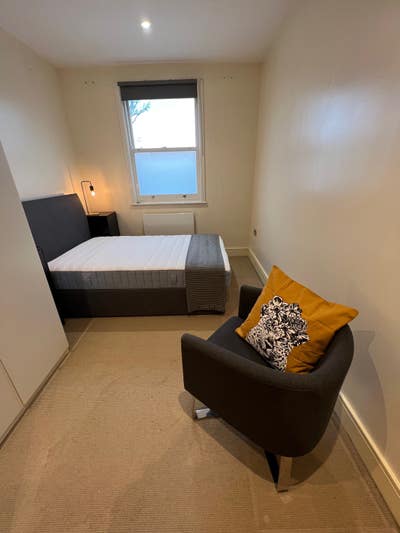 Double, all bills included. Elephant & Castle Main Photo