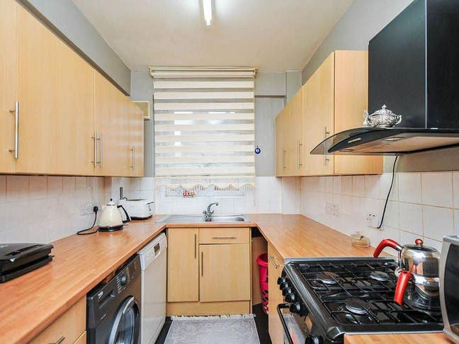 Double bedroom available in a 2 bedroom flat Main Photo