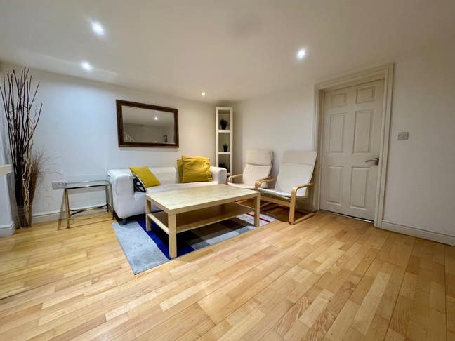 Top Quality Ensuite - Central Reading! Main Photo