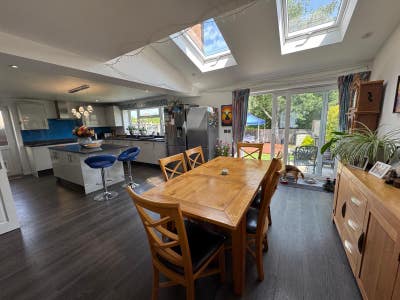 Lovely room to let in family home.  Main Photo