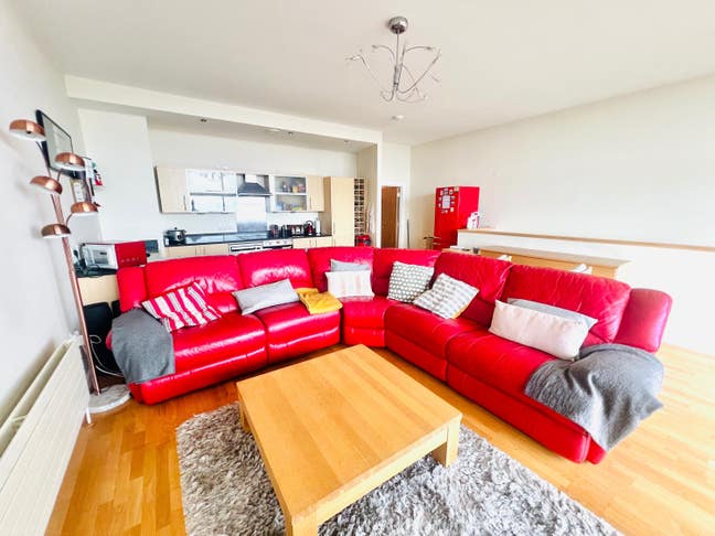 Large modern 3 bedroom 3 bathroom penthouse  Main Photo