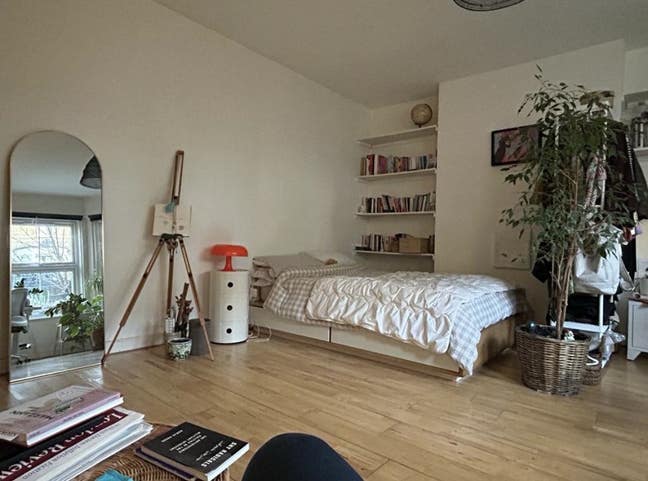 Lovely big double room on quite street - Hackney  Main Photo