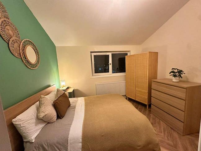 Last Bedroom in a Newly Refurbished House- Archway Main Photo