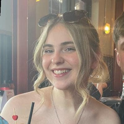 Professional Female seeks a double room Main Photo