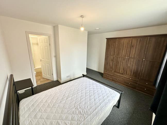 ⭐️Hampton -Top Floor Generous Ensuite⭐️ Main Photo