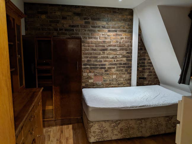 Large room in victorian flat on Victoria park E9 5 Main Photo