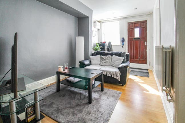 Modern Apartment Available to Rent in Woodhouse Main Photo