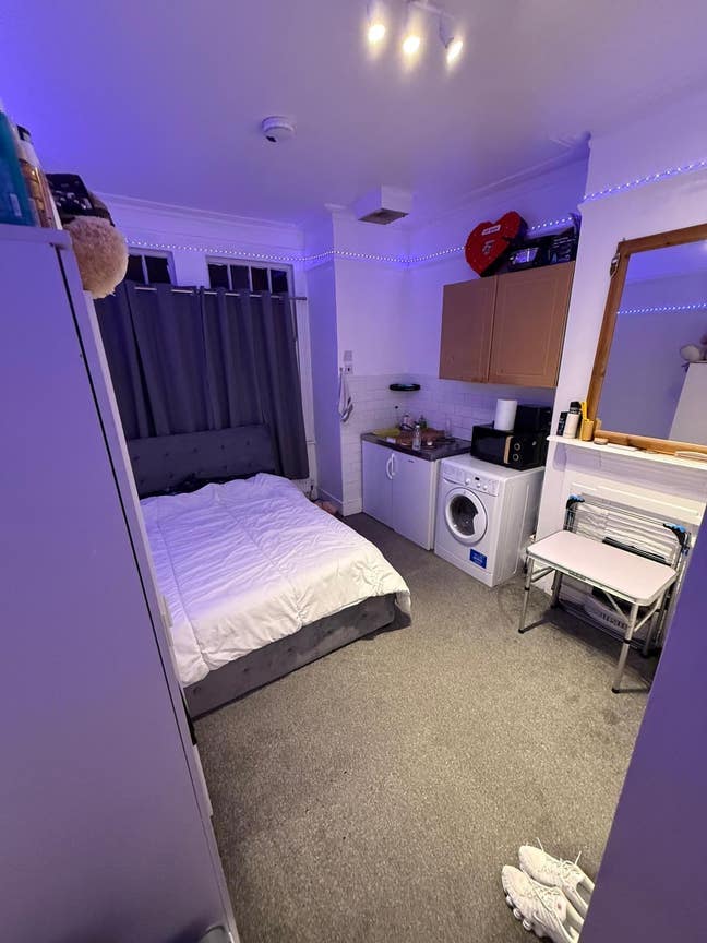 Studio available in Highms park Main Photo