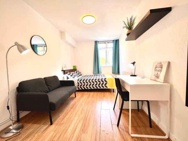  Stylish place to call home in East London Main Photo