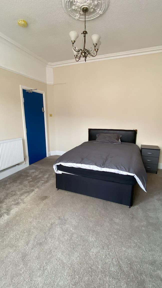 Supported Accommodation rooms available in B12!! Main Photo