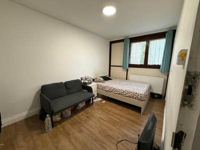 Stylish Ensuite Room – Ideal for Couples & friends Main Photo