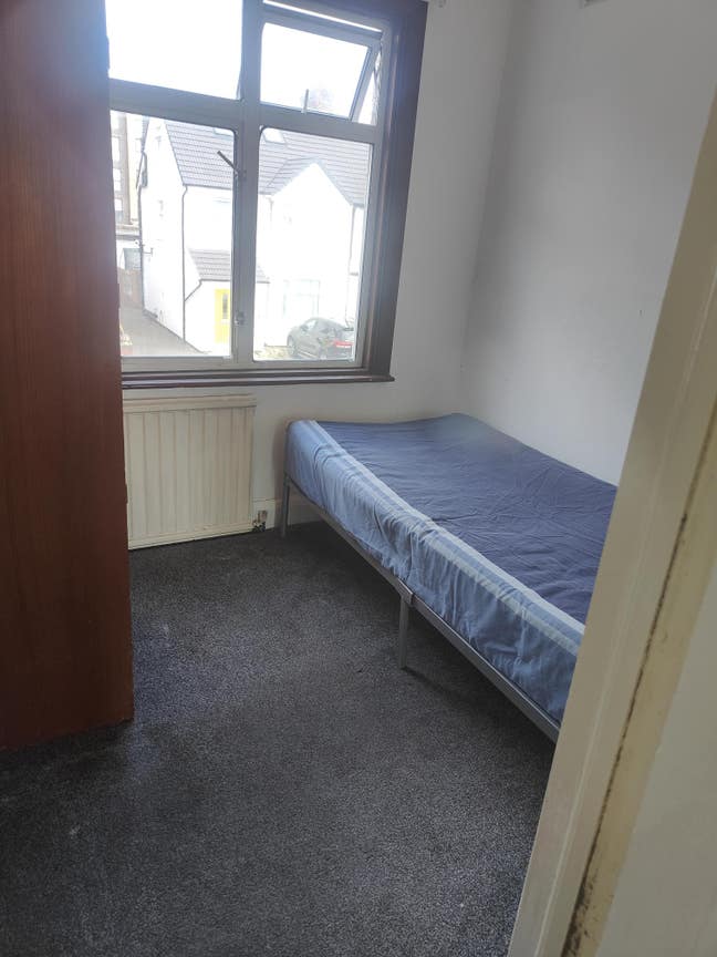 Single Room Main Photo