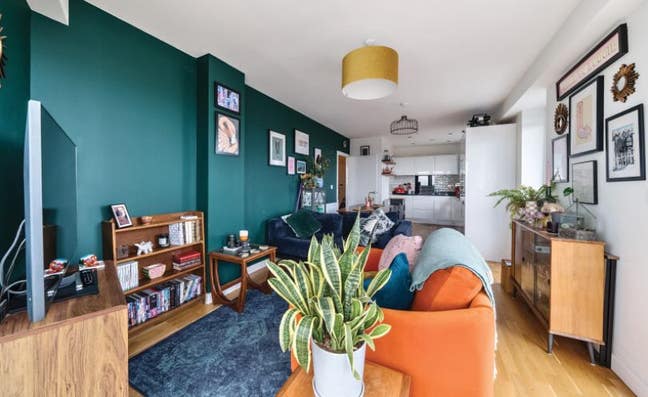 2-Bed Flat w/ stunning views by Hornsey Station Main Photo