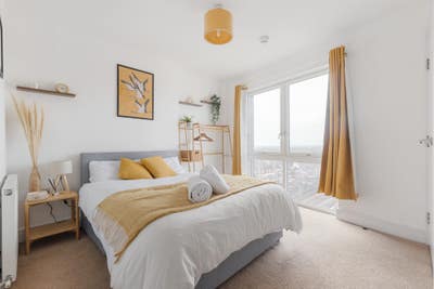 Modern, Spacious 2-Bed 2-Bath Apartment in Harrow Main Photo