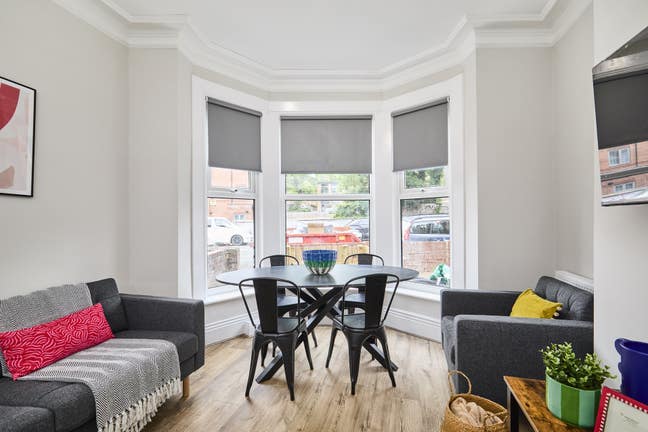 Massive Rooms in Hyde Park Available Now  Main Photo