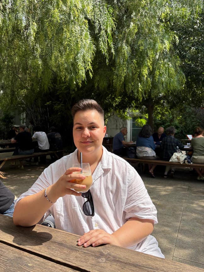 I'm Brandon, a barista, looking for a room/fl... Main Photo