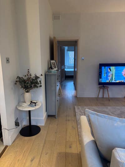 Cosy double bedroom for a professional Female  Main Photo