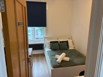 Well equipped compact studio with en-suite  Main Photo