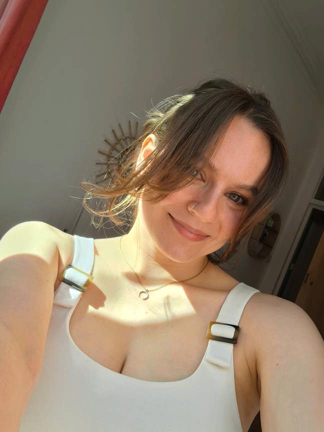 26 yr woman seeking Glasgow flat/buddy up Main Photo