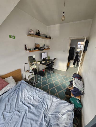 Bright double room in calm hackney flat Main Photo