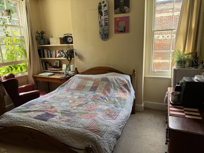 Lovely Double Aspect Sunny Room Main Photo
