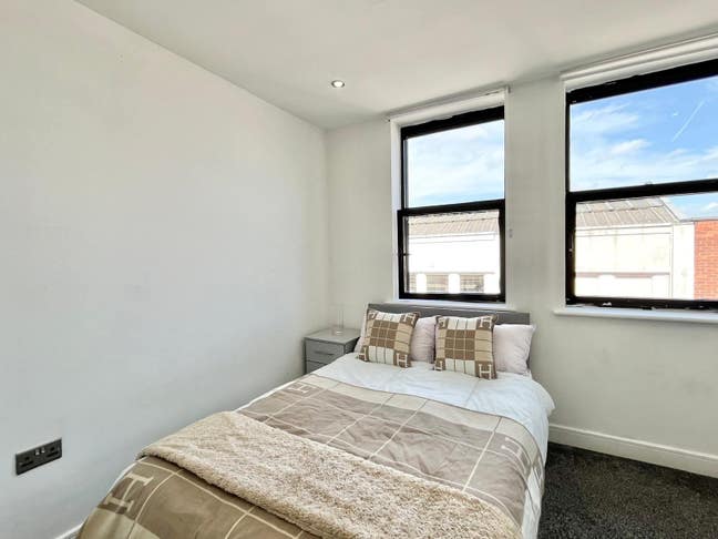 ✨  Ensuite Room – Modern City Centre Apartment B19 Main Photo