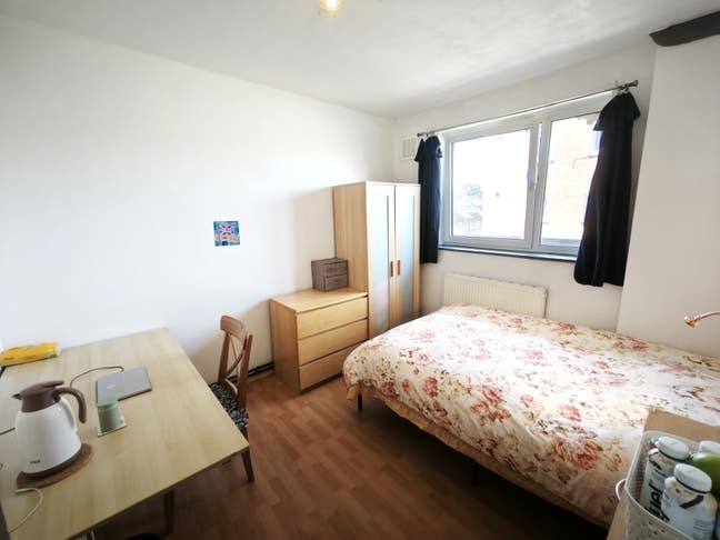 Furnished Double Room in a 4-bedroom Flat in E1 Main Photo