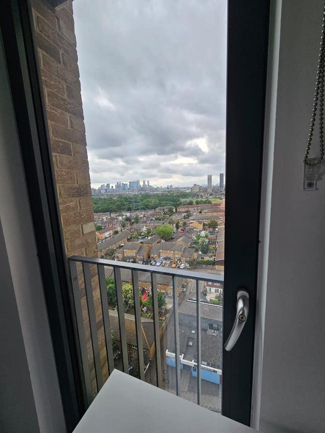  Modern 2Bed/2Bath Next to Tube|25 Mins to Central Main Photo