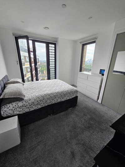  Modern 2Bed/2Bath Next to Tube|25 Mins to Central Main Photo