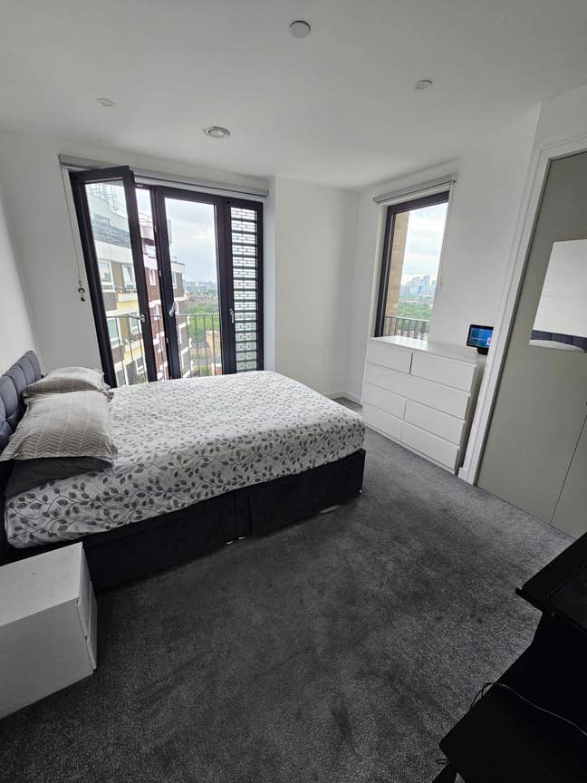 Modern 2Bed/2Bath Next to Tube|25 Mins to Central Main Photo