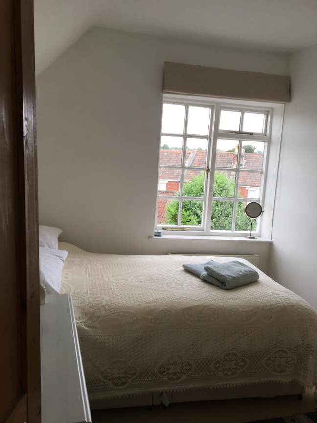 Pretty whole cottage Westbury on Trym MONDAY to FR Main Photo
