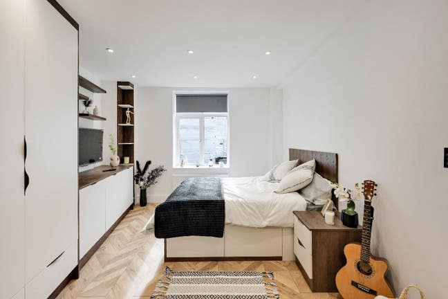 Modern Room in 5/4 Bed Flats Bills Inclusive Main Photo