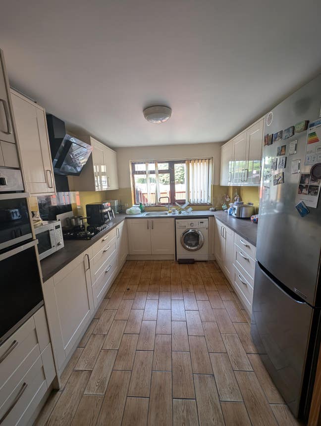 Double room 15 minutes walk from City  Main Photo