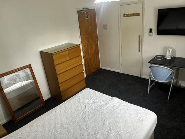 Town centre room Bridgend  Main Photo