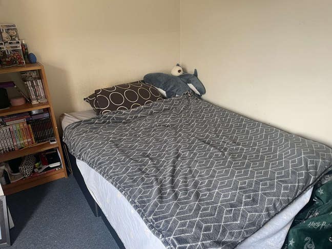 1 room in 4 bed house share available! Main Photo