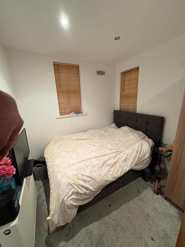 Two room available  Main Photo