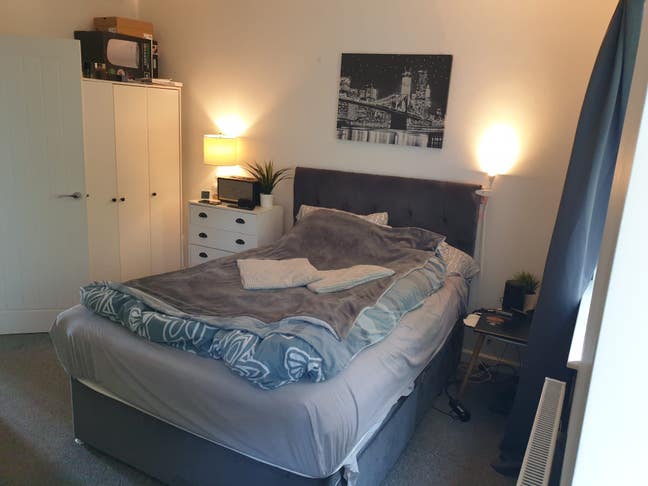 Large Double Room in Loughton Main Photo