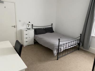 Large Double Room  Main Photo