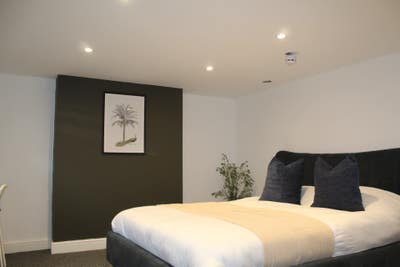 Newly refurbished room in shared house Main Photo