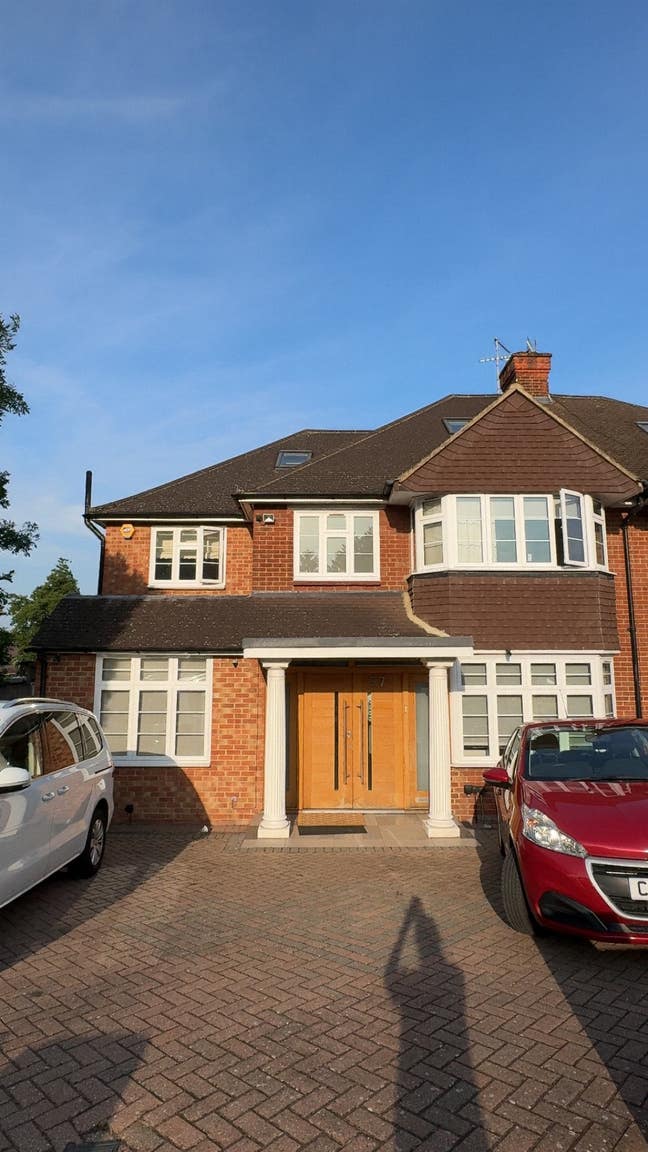 Spacious luxury 6 bedroom home in Wembley Park Main Photo