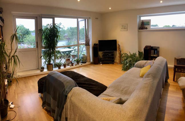 Master bedroom (2 bed flat), big balcony & garden Main Photo