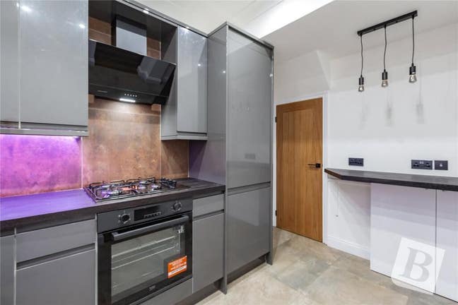 Double room - newly refurbed high spec house  Main Photo