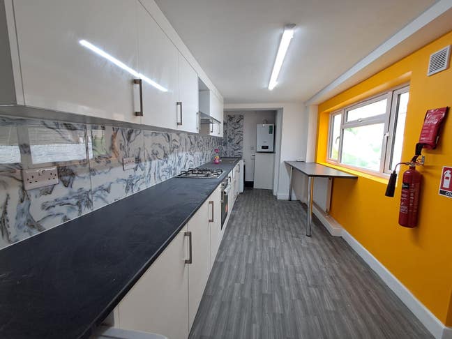 Modern En-Suite Rooms – Town Centre Location! Main Photo