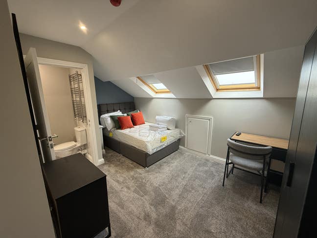 Brand New Refurb - High End, High Spec Derby Room  Main Photo