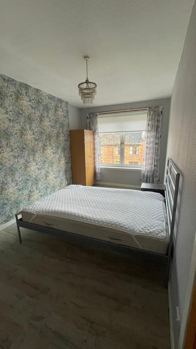 Newly renovated double room in a 3 bed tenement  Main Photo
