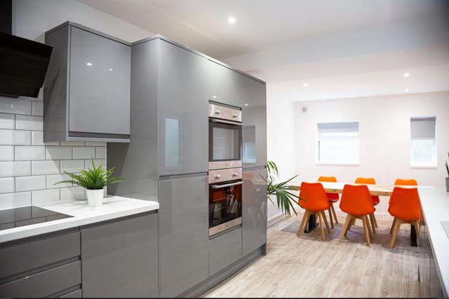 Modern en-suite single double all bill inc Main Photo