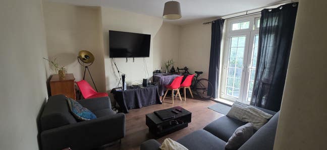 Awesome  Rooms, Great Location, Very central  Main Photo
