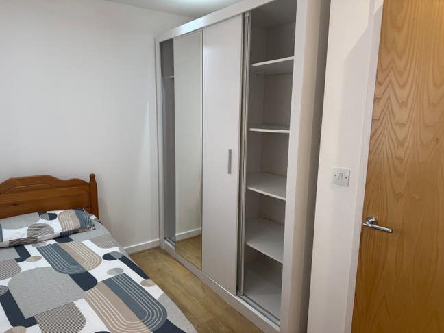 Spacious single room for rent Main Photo