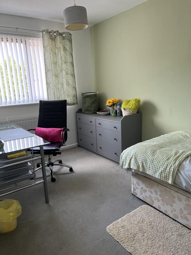 A 3 month stay /Females only  &pound;650 pcm Main Photo