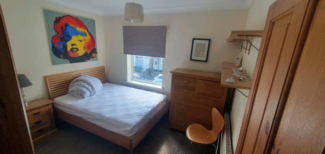  Dbl Room - Quiet WD18 home  -All Bills included Main Photo